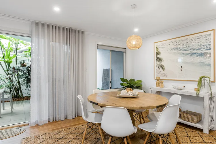 Drift – 3 BR home near town & beach with pool