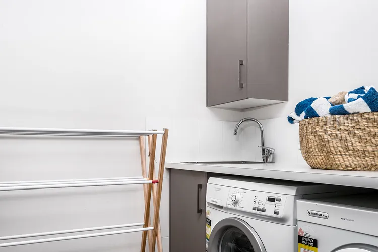 Drift – 3 BR home near town & beach with pool