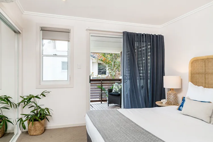 Drift – 3 BR home near town & beach with pool