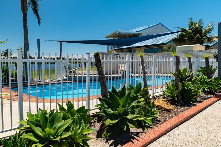 Peninsula Court 5
