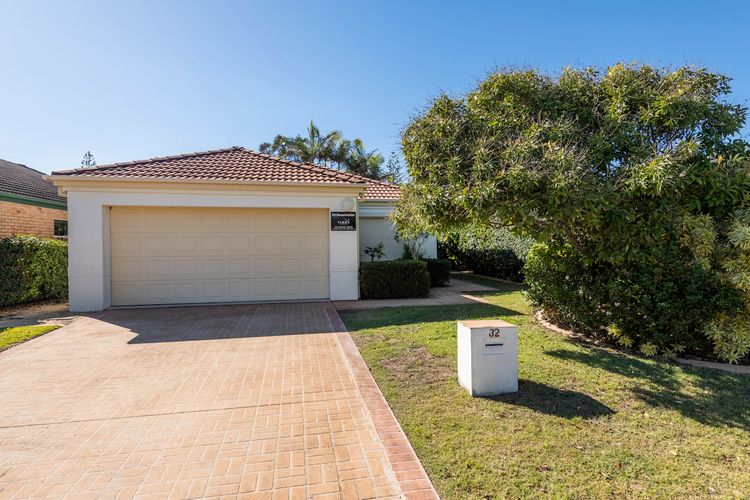32 Beachside Way