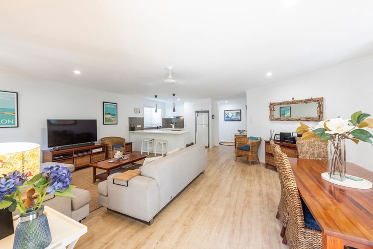32 Beachside Way