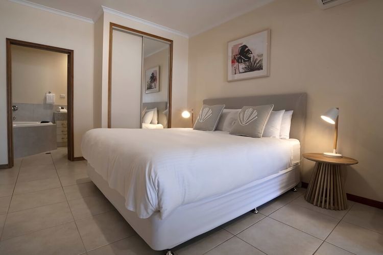 Latitude 17 Suite 1