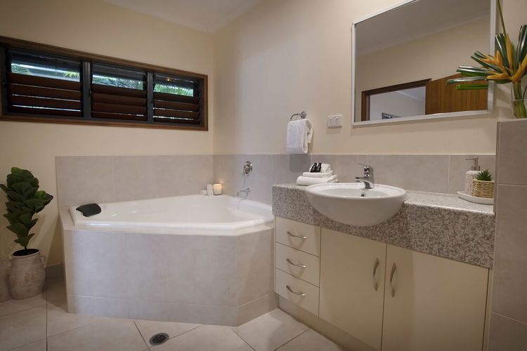 Latitude 17 Suite 1