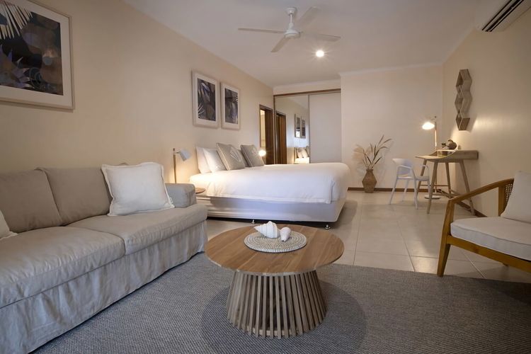 Latitude 17 Suite 2