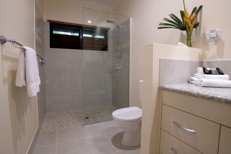 Latitude 17 Suite 2