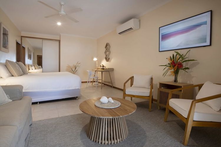 Latitude 17 Suite 2