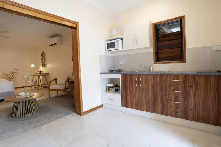 Latitude 17 Suite 2