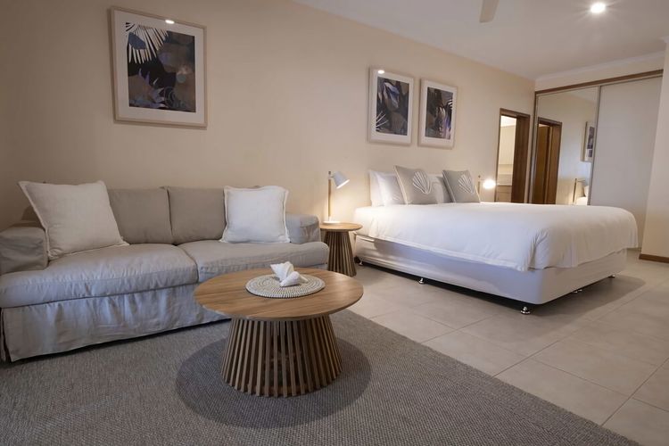 Latitude 17 Suite 2