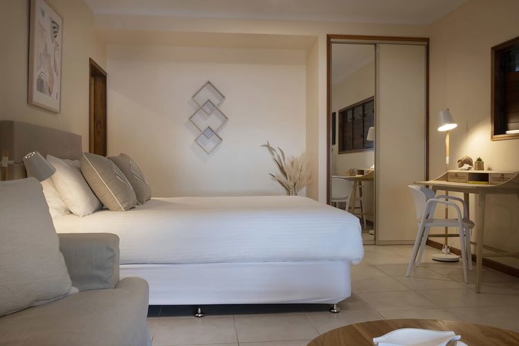Latitude 17 Suite 3