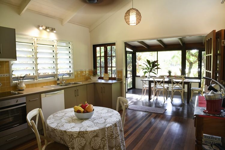 Lillypads Yellow Cottage