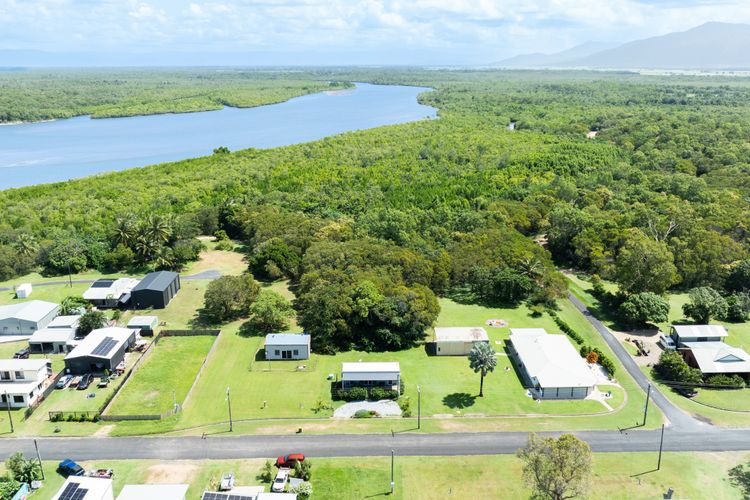 The Beach House – Tully Heads