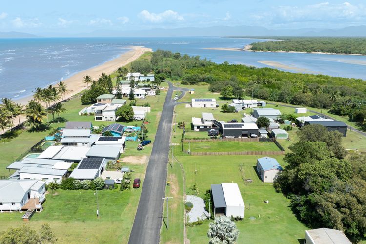 The Beach House – Tully Heads