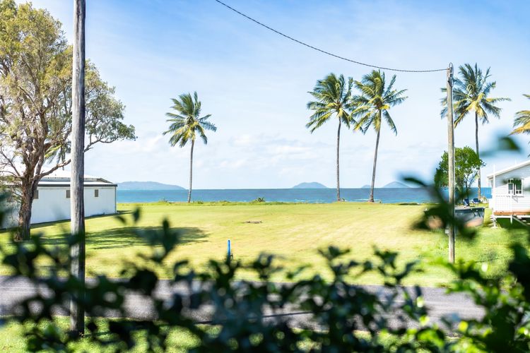The Beach House – Tully Heads