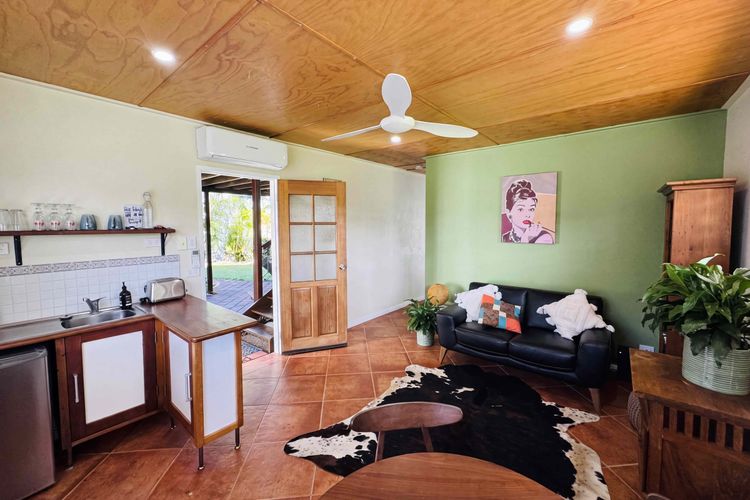 Tropical Retreat on Reid