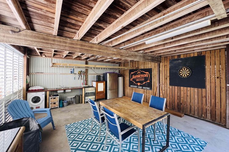 Tropical Retreat on Reid