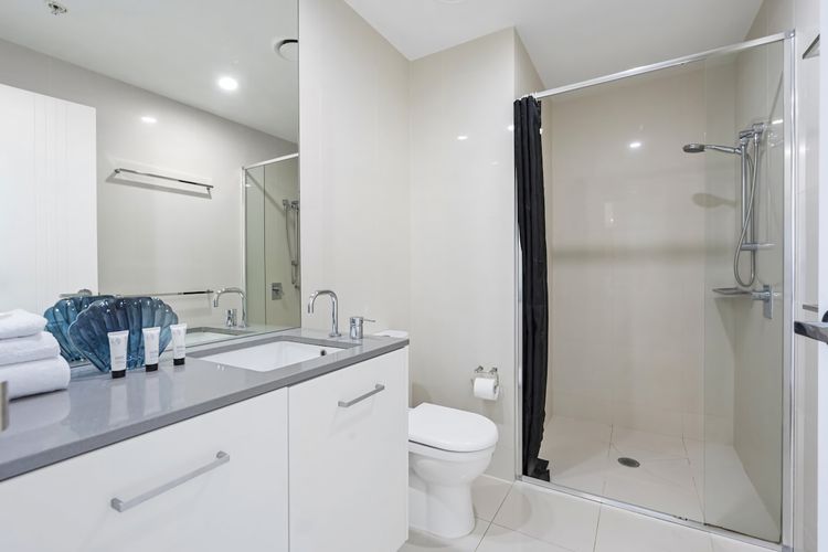 Luxurious bathroom 2 features a shower