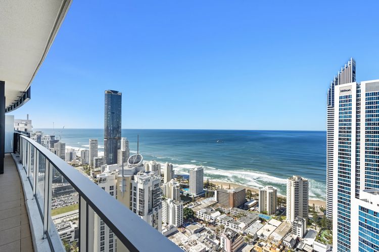 Refreshing scenery in the balcony area with the ocean and the city views