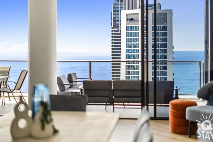Circle on Cavill 4 Bedroom Stunning Sub Penthouse