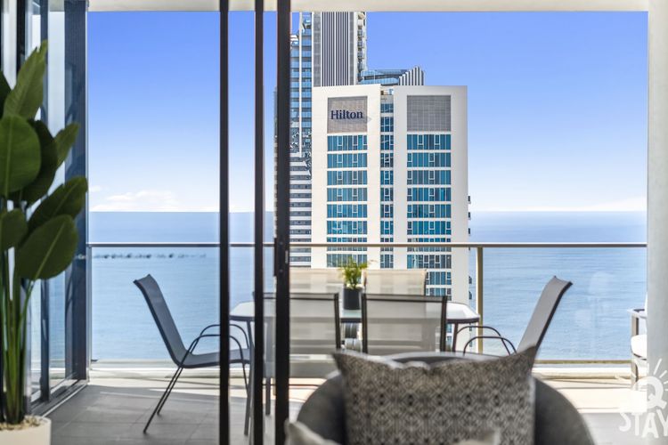 Circle on Cavill 4 Bedroom Stunning Sub Penthouse