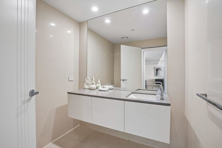 Circle on Cavill 4 Bedroom Stunning Sub Penthouse