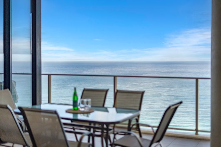 Circle on Cavill 4 Bedroom Stunning Sub Penthouse