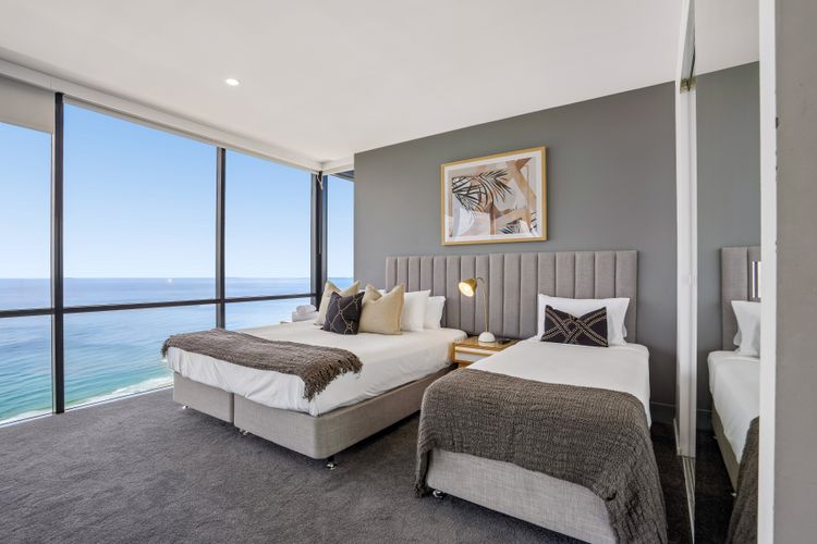 Circle on Cavill 4 Bedroom Stunning Sub Penthouse