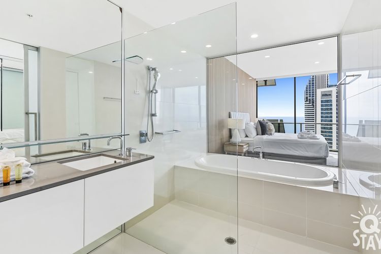 Circle on Cavill 4 Bedroom Stunning Sub Penthouse
