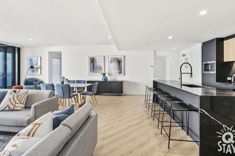 Circle on Cavill 4 Bedroom Stunning Sub Penthouse