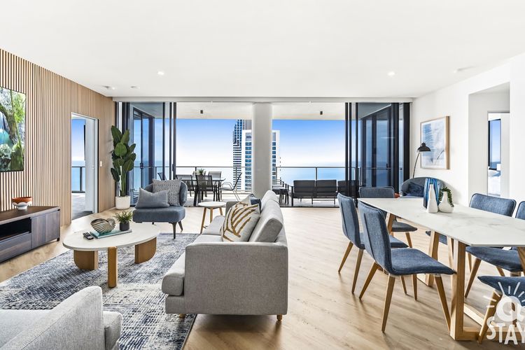 Circle on Cavill 4 Bedroom Stunning Sub Penthouse