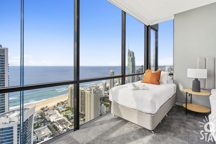 Circle on Cavill 4 Bedroom Stunning Sub Penthouse