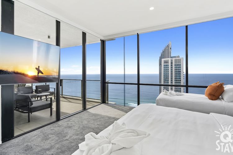 Circle on Cavill 4 Bedroom Stunning Sub Penthouse