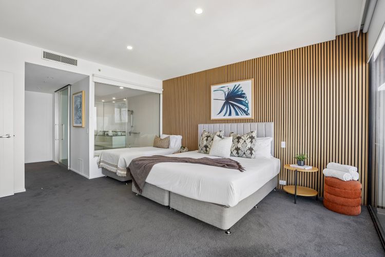 Circle on Cavill 4 Bedroom Stunning Sub Penthouse