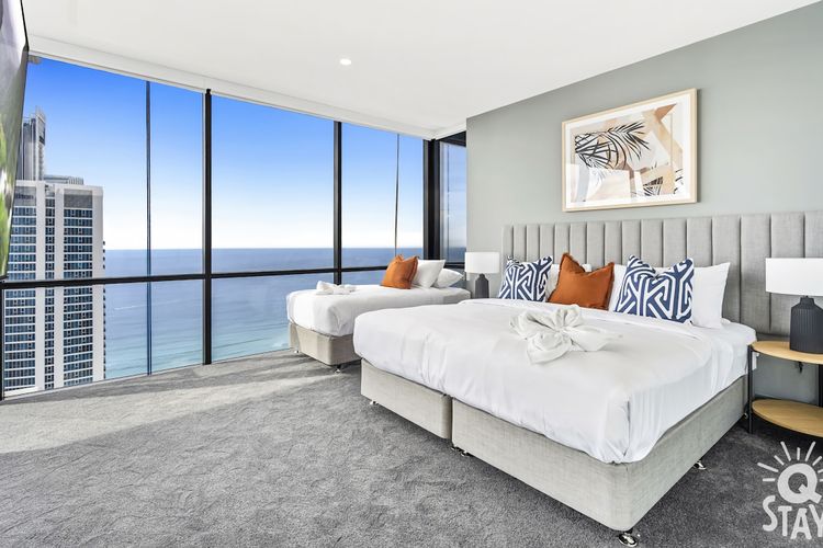 Circle on Cavill 4 Bedroom Stunning Sub Penthouse