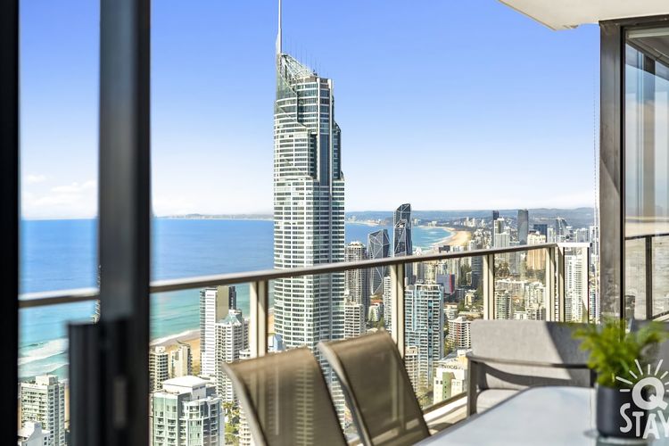 Circle on Cavill 4 Bedroom Stunning Sub Penthouse