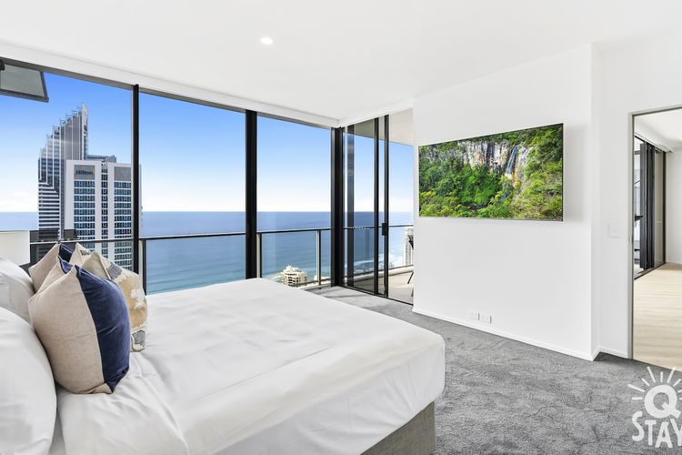 Circle on Cavill 4 Bedroom Stunning Sub Penthouse