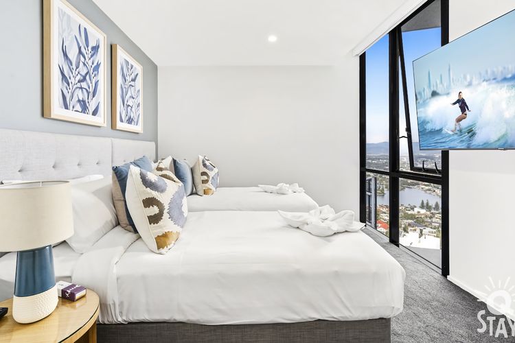 Circle on Cavill 4 Bedroom Stunning Sub Penthouse