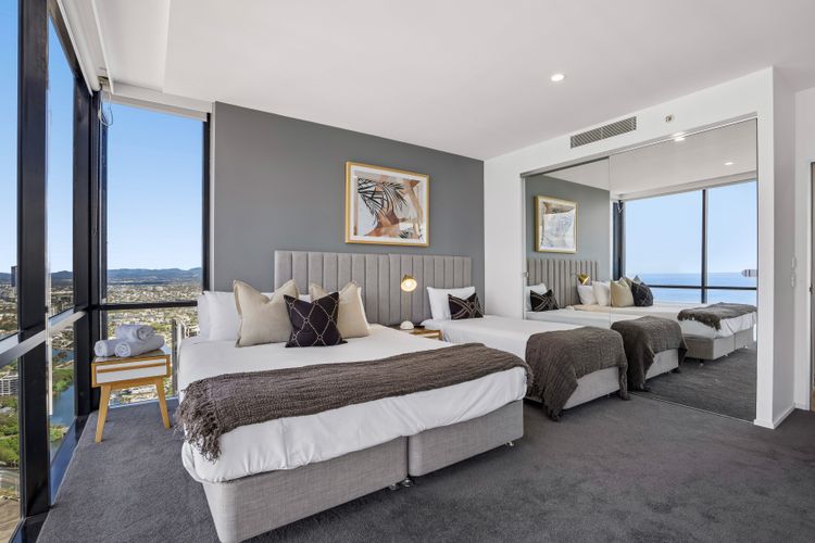 Circle on Cavill 4 Bedroom Stunning Sub Penthouse