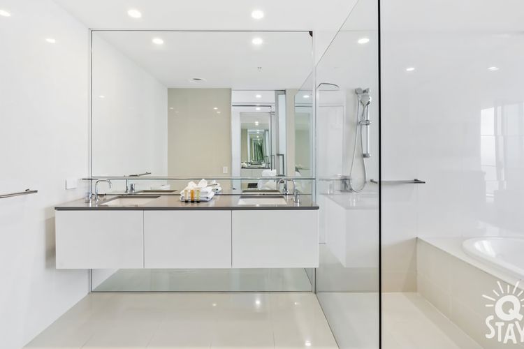 Circle on Cavill 4 Bedroom Stunning Sub Penthouse