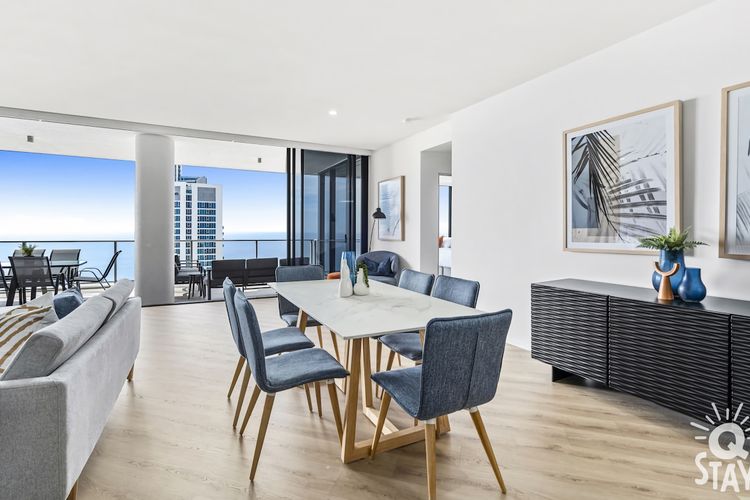 Circle on Cavill 4 Bedroom Stunning Sub Penthouse