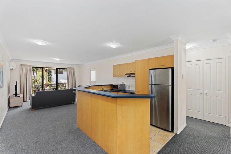 Full kitchen image 2