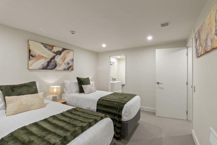 Twin/Superking ensuite room - downstairs