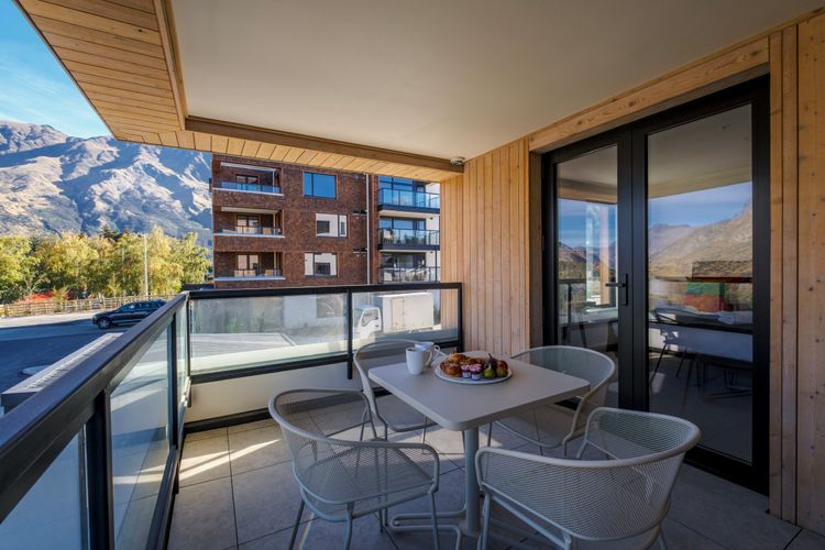 Apt 10a- 1BR Alpine Nook with River Views