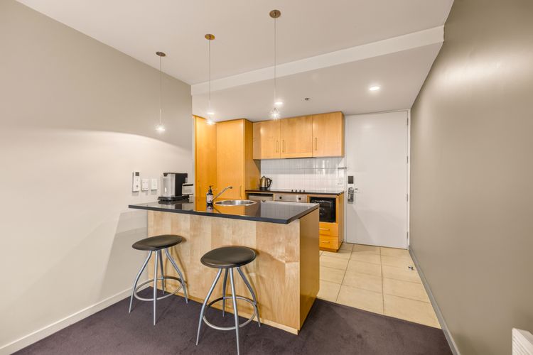 The Central Nook – Walk to town – Mountain views