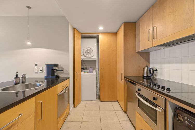 The Central Nook – Walk to town – Mountain views