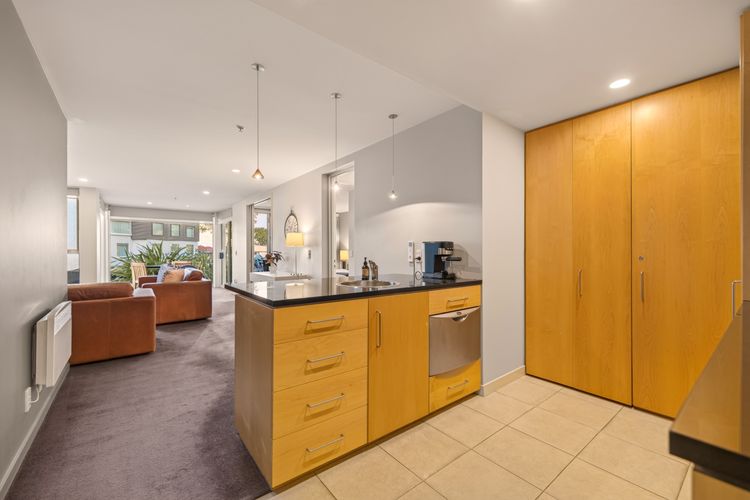 The Central Nook – Walk to town – Mountain views