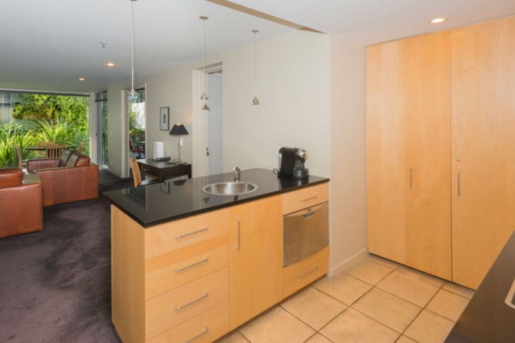 The Central Nook – Walk to town – Mountain views