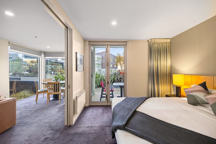 The Central Nook – Walk to town – Mountain views