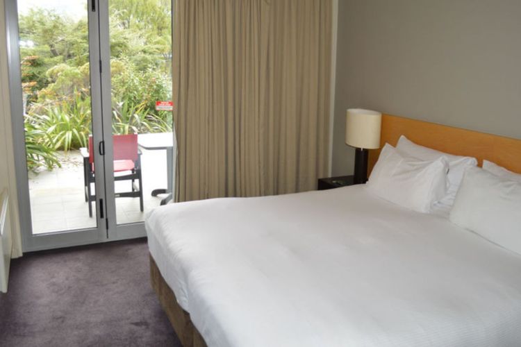 The Central Nook – Walk to town – Mountain views