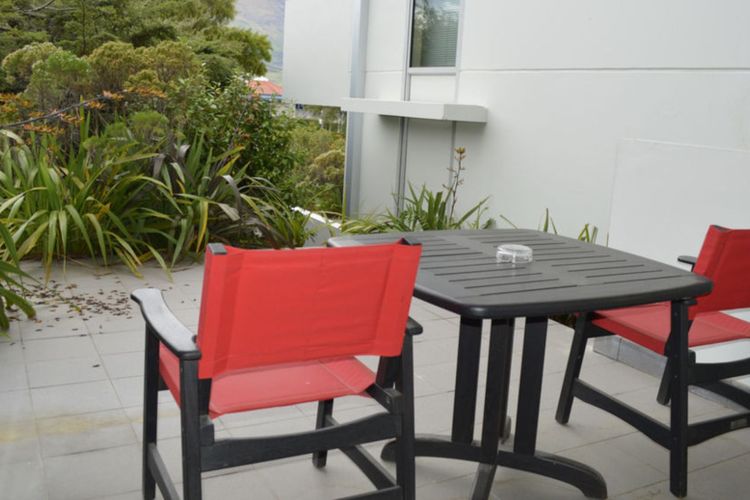 The Central Nook – Walk to town – Mountain views